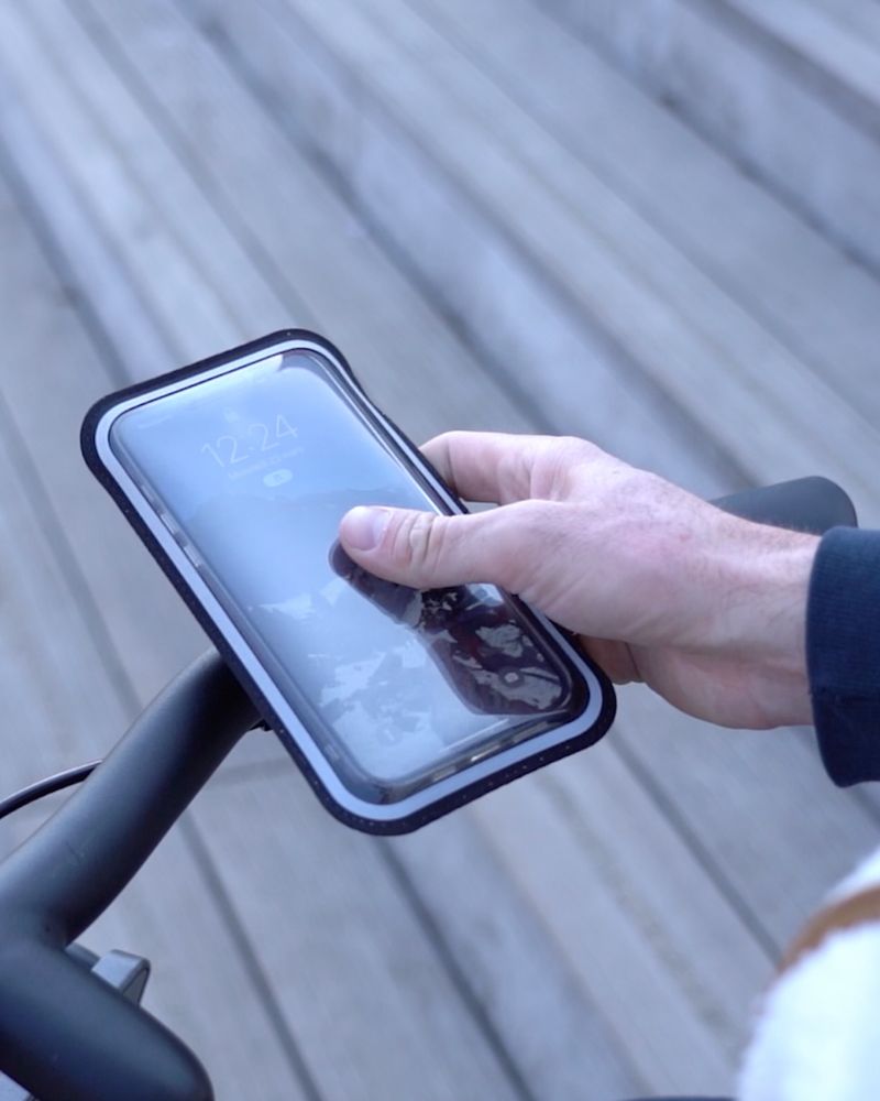 Shapeheart - Magnetic phone holder for bikes and scooters