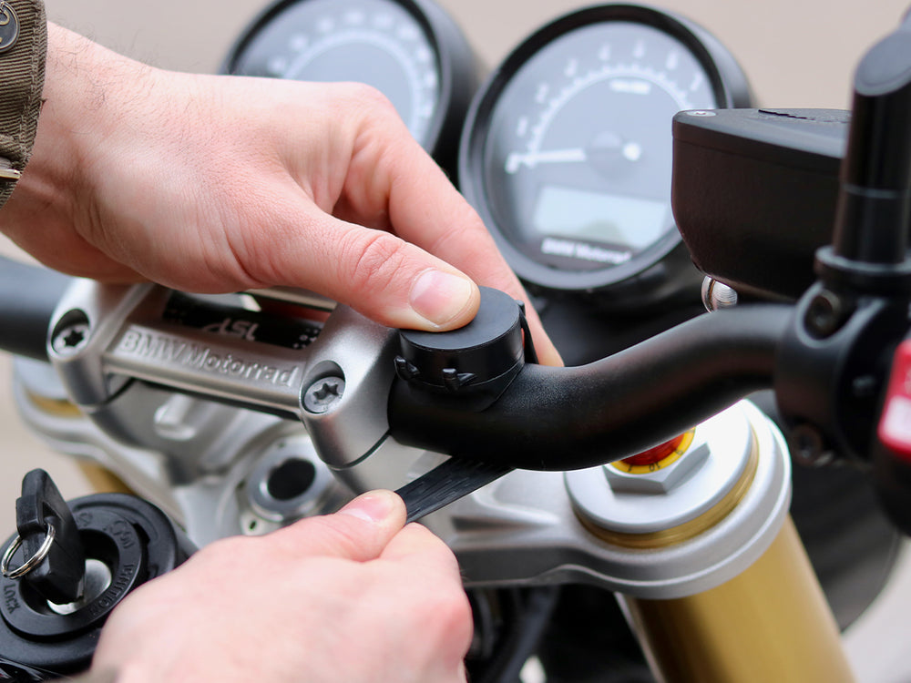SHAPEHEART, Soporte movil moto magnético PRO para espejo de moto y scooter.  Universal y antivibracion. Soporte móvil moto impermeable : :  Coche y moto