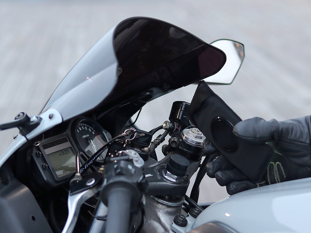 Shapeheart innovation française, Support téléphone moto sportive magnétique  pour demi-guidon, guidons bracelets. Porte téléphone moto sportive,  antivibration, imperméable et universel : : High-Tech